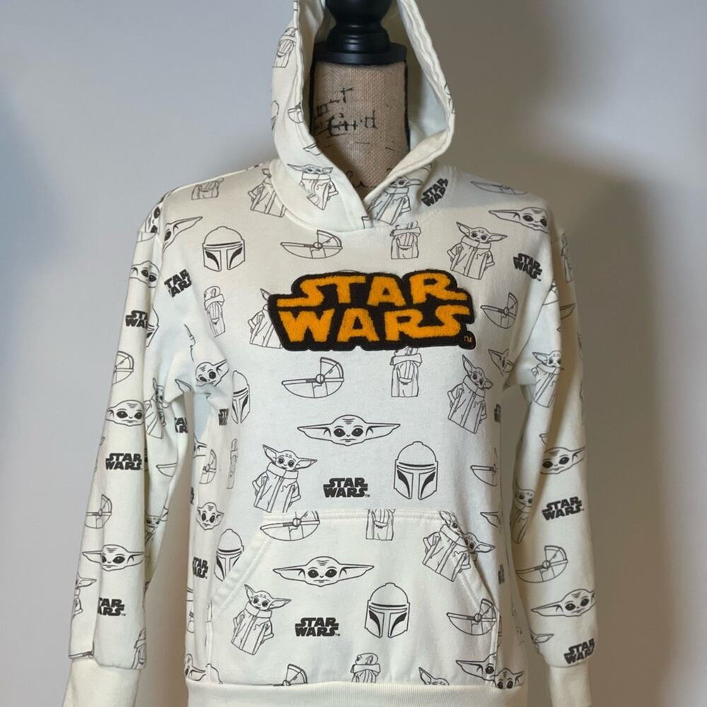 Star Wars Kangaroo Pocket Youth Hoodie. Star Wars is a Patch on Front of Hoodie